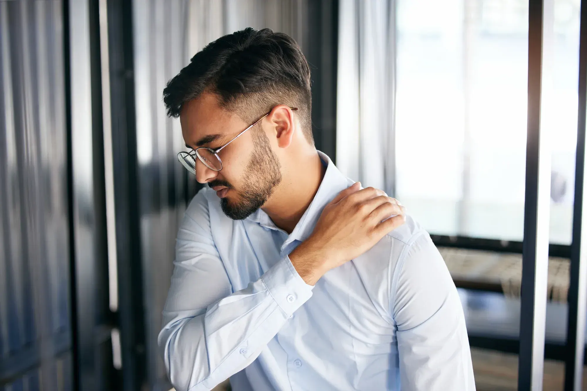 Patient receiving shoulder pain evaluation at Roots Chiropractic and Wellness in Alma, GA